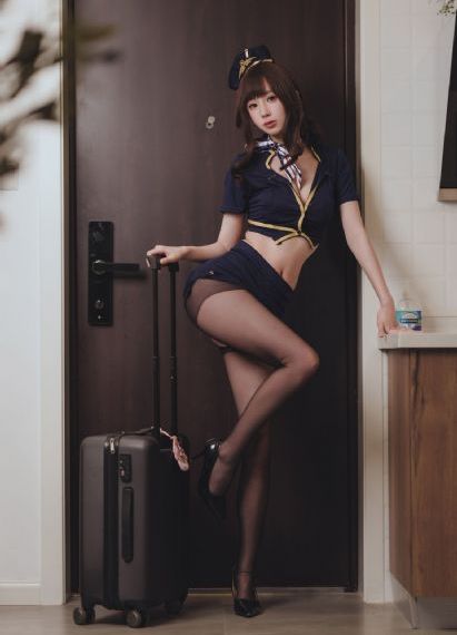 拜脚网踩踏艾彩调教视频_高清直播在线观看